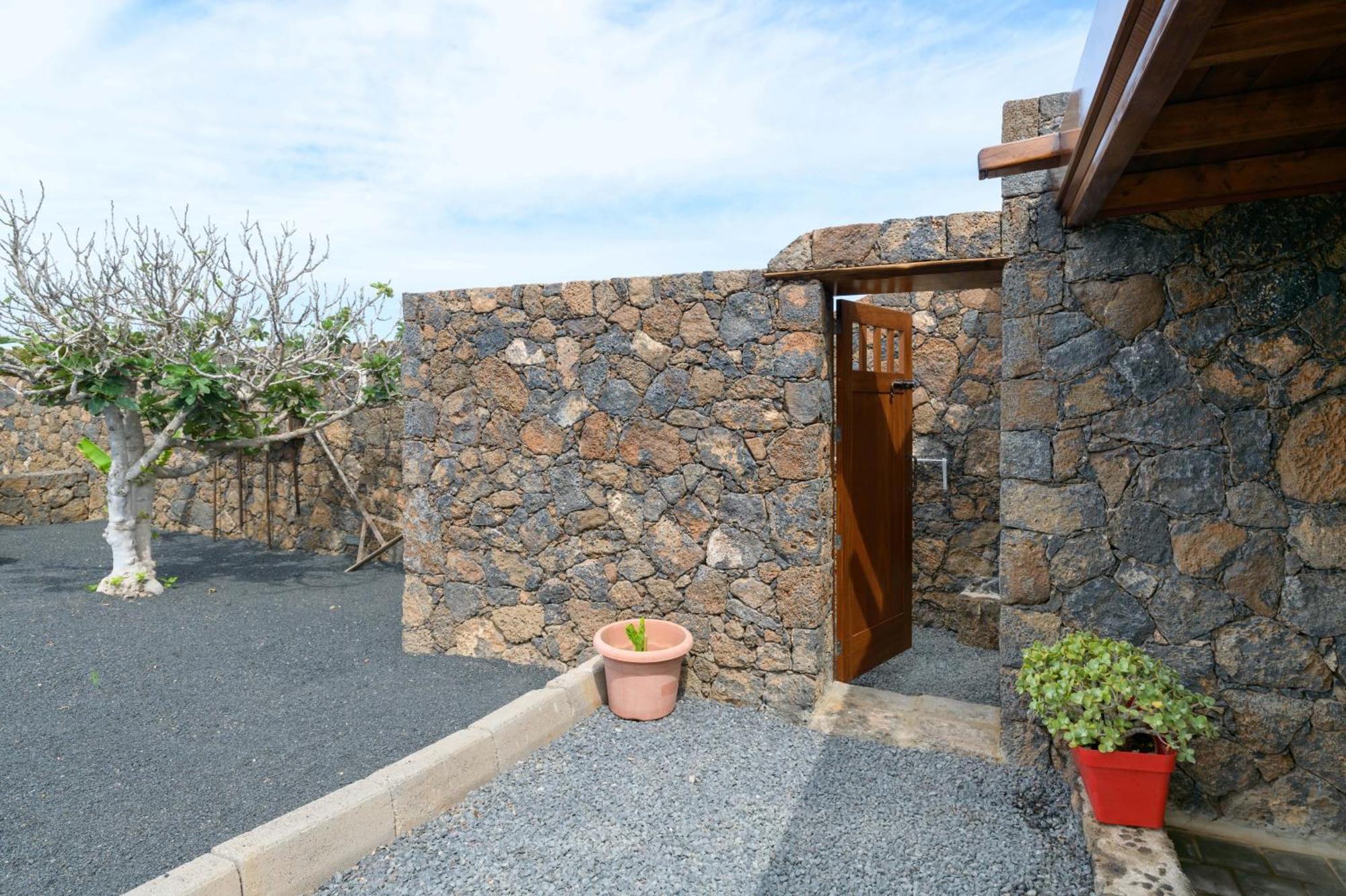 Apartamento Los 4 Nobles Tinajo Exterior photo