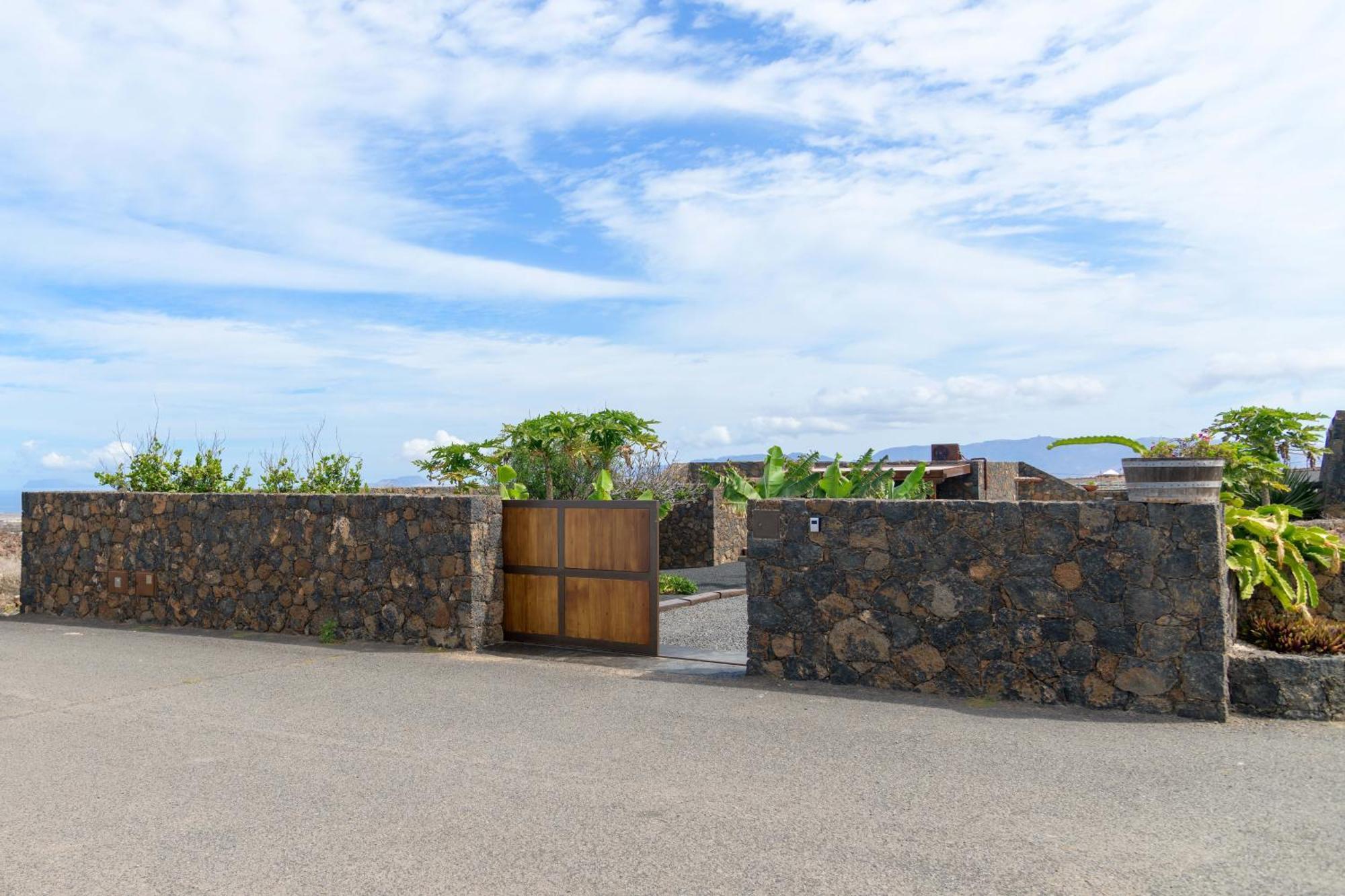 Apartamento Los 4 Nobles Tinajo Exterior photo